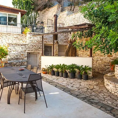 Cettina Villa
